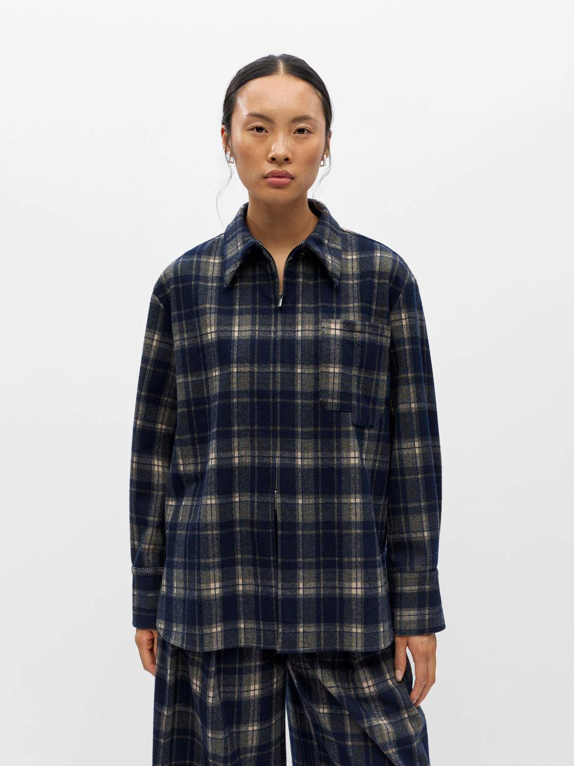 model_shot-front